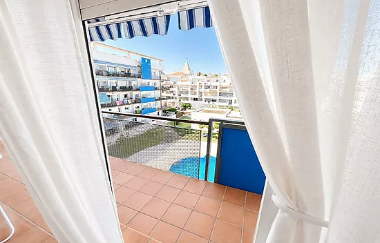Apartment with pool, spacious terrace, and parking in Santa Margarida (Roses)