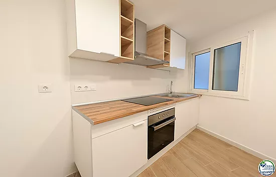 Renovated apartment with elevator, 500 m from the beach and next to the Renfe station