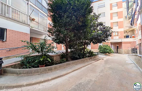 Renovated apartment with elevator, 500 m from the beach and next to the Renfe station