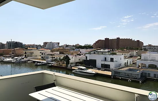3 bedroom apartment with pool and private parking in Santa Margarita Roses