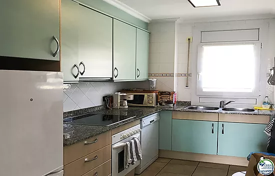 3 bedroom apartment with pool and private parking in Santa Margarita Roses