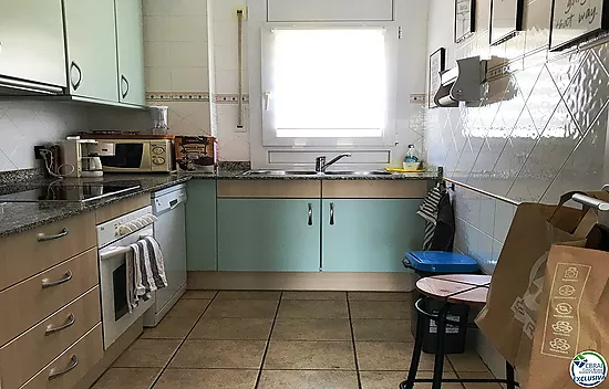 3 bedroom apartment with pool and private parking in Santa Margarita Roses