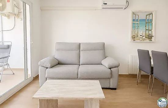 Fully renovated apartment just 100 metres from the beach Tourist licence