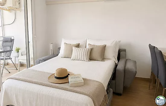 Fully renovated apartment just 100 metres from the beach Tourist licence