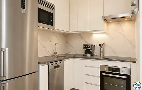 Fully renovated apartment just 100 metres from the beach Tourist licence
