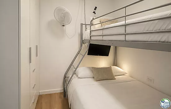 Fully renovated apartment just 100 metres from the beach Tourist licence
