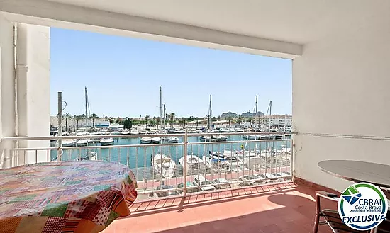 PORT GREC NAUTICA Large studio with sleeping cabin for renovation, with views of the main canal in E