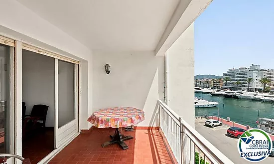 PORT GREC NAUTICA Large studio with sleeping cabin for renovation, with views of the main canal in E