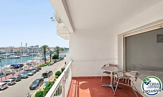 PORT GREC NAUTICA Large studio with sleeping cabin for renovation, with views of the main canal in E