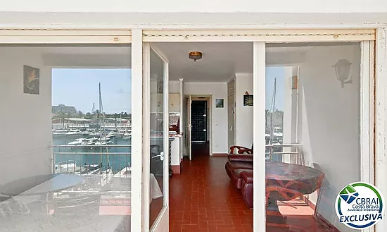 PORT GREC NAUTICA Large studio with sleeping cabin for renovation, with views of the main canal in E