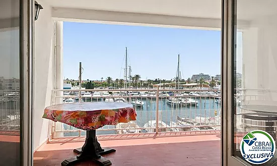 PORT GREC NAUTICA Large studio with sleeping cabin for renovation, with views of the main canal in E