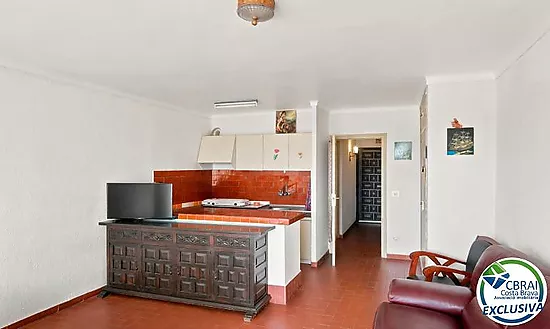 PORT GREC NAUTICA Large studio with sleeping cabin for renovation, with views of the main canal in E