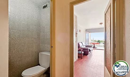 PORT GREC NAUTICA Large studio with sleeping cabin for renovation, with views of the main canal in E
