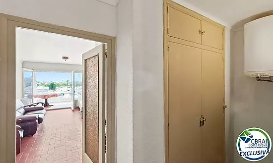 PORT GREC NAUTICA Large studio with sleeping cabin for renovation, with views of the main canal in E