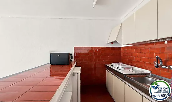 PORT GREC NAUTICA Large studio with sleeping cabin for renovation, with views of the main canal in E