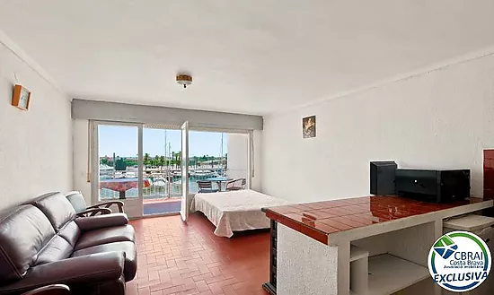 PORT GREC NAUTICA Large studio with sleeping cabin for renovation, with views of the main canal in E