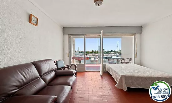 PORT GREC NAUTICA Large studio with sleeping cabin for renovation, with views of the main canal in E