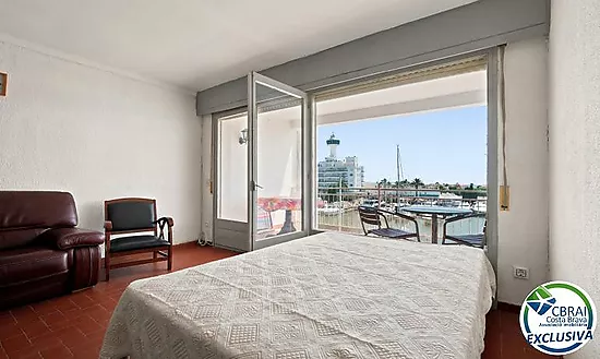 PORT GREC NAUTICA Large studio with sleeping cabin for renovation, with views of the main canal in E