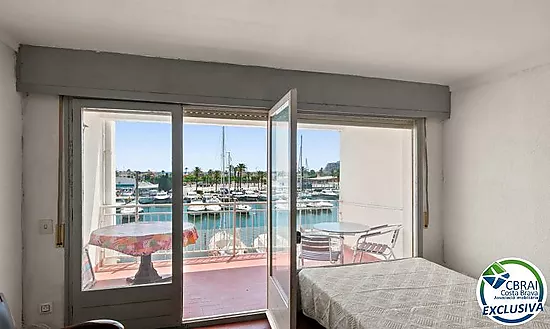 PORT GREC NAUTICA Large studio with sleeping cabin for renovation, with views of the main canal in E