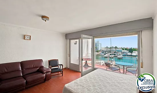PORT GREC NAUTICA Large studio with sleeping cabin for renovation, with views of the main canal in E