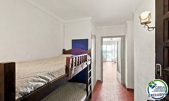 PORT GREC NAUTICA Large studio with sleeping cabin for renovation, with views of the main canal in E