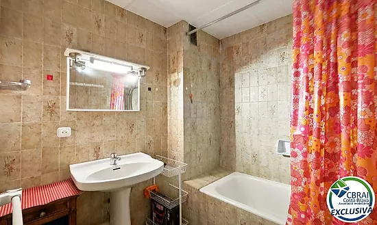 PORT GREC NAUTICA Large studio with sleeping cabin for renovation, with views of the main canal in E