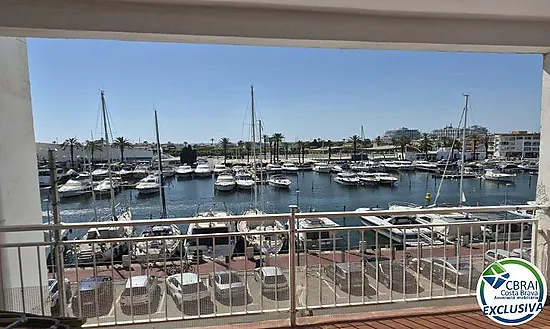 PORT GREC NAUTICA Large studio with sleeping cabin for renovation, with views of the main canal in E