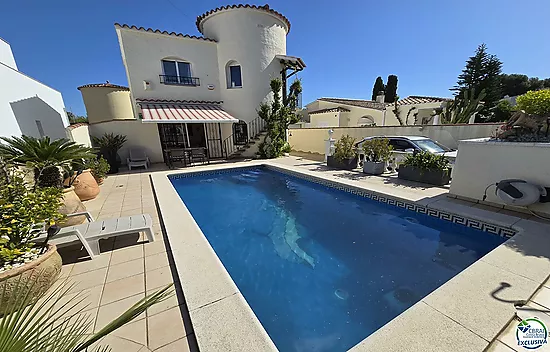 House with pool and tourist license - Peni area
