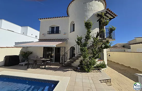 House with pool and tourist license - Peni area