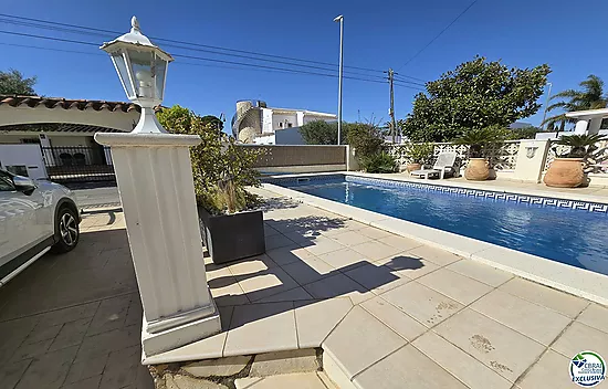 House with pool and tourist license - Peni area