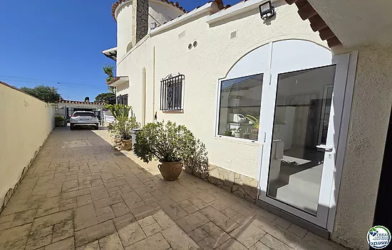 House with pool and tourist license - Peni area