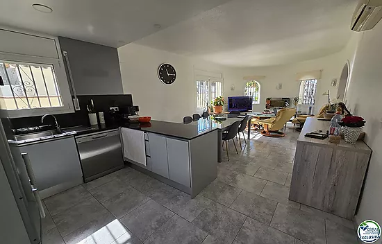 House with pool and tourist license - Peni area