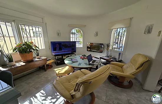 House with pool and tourist license - Peni area