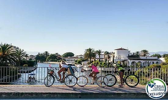 PORT GREC NAUTICA Large studio with sleeping cabin for renovation, with views of the main canal in E