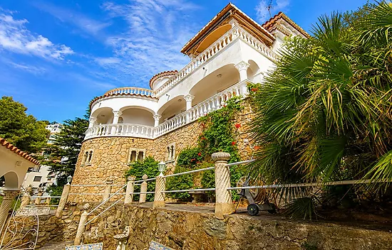 Villa Romántica – Romance, charm, tranquillity and exceptional views over Roses, the Mediterranean a