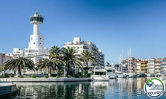 POBLAT TÍPIC Charmant appartement en plein cœur d’Empuriabrava, à seulement 400 m de la plage