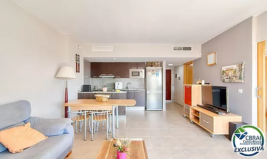 Lumineux appartement au dernier étage avec terrasse, piscines, parking et débarras à Santa Margarida