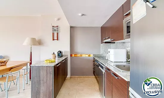 Lumineux appartement au dernier étage avec terrasse, piscines, parking et débarras à Santa Margarida