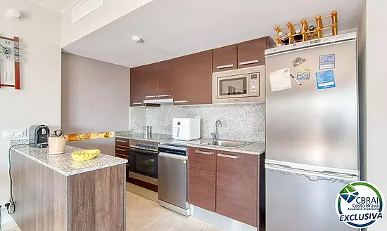 Lumineux appartement au dernier étage avec terrasse, piscines, parking et débarras à Santa Margarida