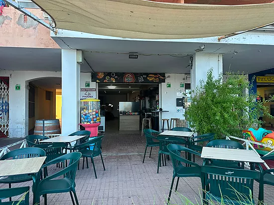 LOCAL EN TRASPASO FRENTE AL MAR – PASEO MARÍTIMO DE EMPURIABRAVA