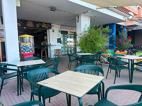 LOCAL EN TRASPASO FRENTE AL MAR – PASEO MARÍTIMO DE EMPURIABRAVA