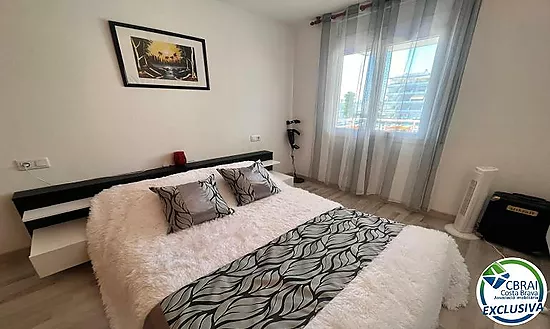 PORT CANIGÓ II Elegant 1-bedroom apartment with terrace and canal views