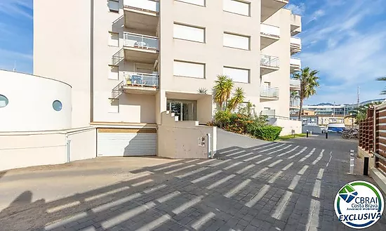 PORT CANIGÓ II Elegant 1-bedroom apartment with terrace and canal views