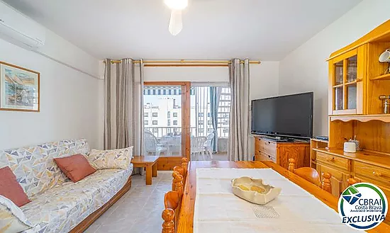 PORT MOXÓ Charming 2-bedroom apartment with canal views, solarium and private outdoor parking
