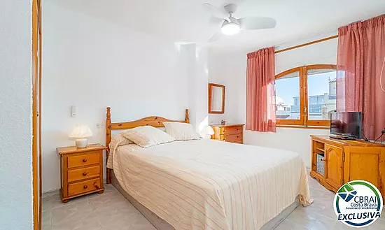 PORT MOXÓ Charming 2-bedroom apartment with canal views, solarium and private outdoor parking