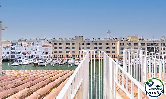PORT MOXÓ Charming 2-bedroom apartment with canal views, solarium and private outdoor parking