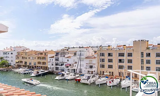 PORT MOXÓ Charming 2-bedroom apartment with canal views, solarium and private outdoor parking