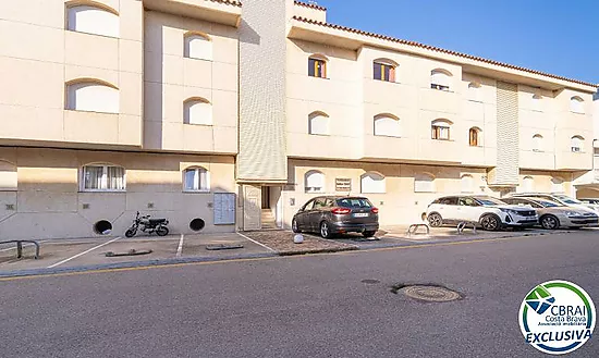 PORT MOXÓ Charming 2-bedroom apartment with canal views, solarium and private outdoor parking