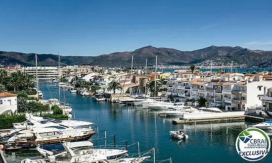 PORT MOXÓ Charming 2-bedroom apartment with canal views, solarium and private outdoor parking