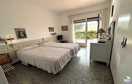 Casa en Llançà con licencia turística, vistas al mar y a pocos metros de la playa.